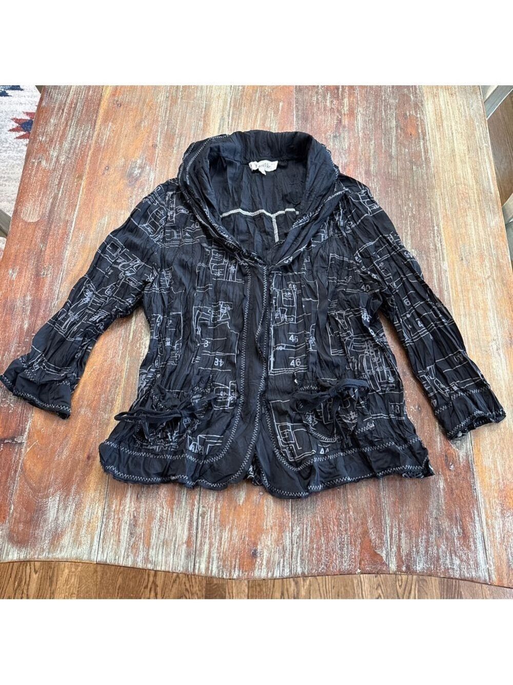 LanVie Black and White Printed Crinkle Jacket Size 12